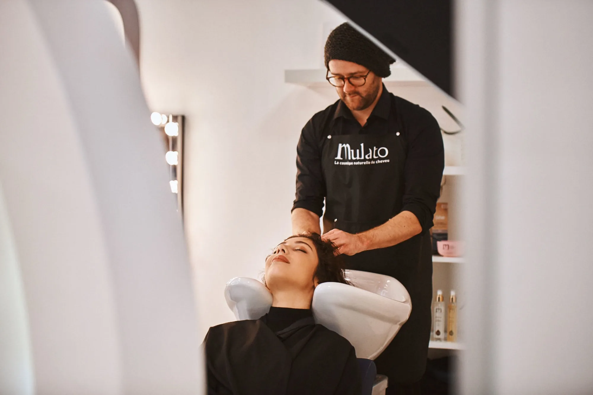 Soin profond au bac à shampooing du Salon Bo